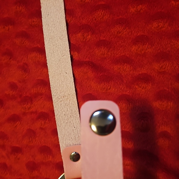 Choker Necklace Light Pink 3 adjustable Snap silver Heart Faux Leather - Picture 5 of 6